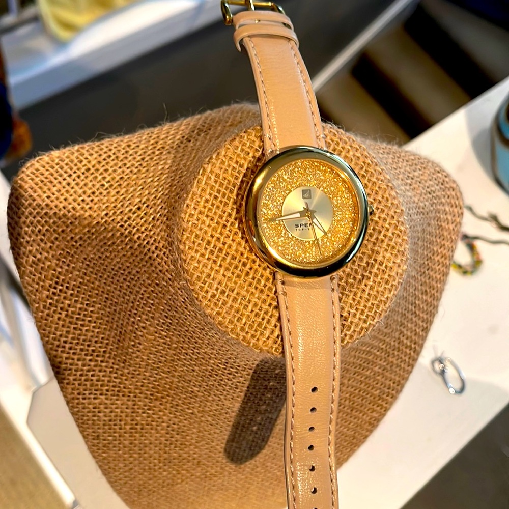 Beautiful Sperry watch w leather strap.